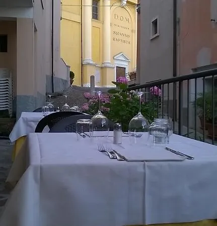 Ristorante Centrale ゲストハウス *