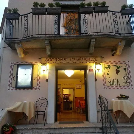 Ristorante Centrale * 卡瓦翁贝罗内斯