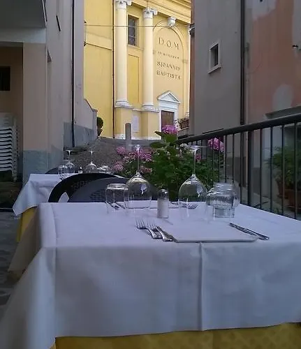 Ristorante Centrale ゲストハウス *